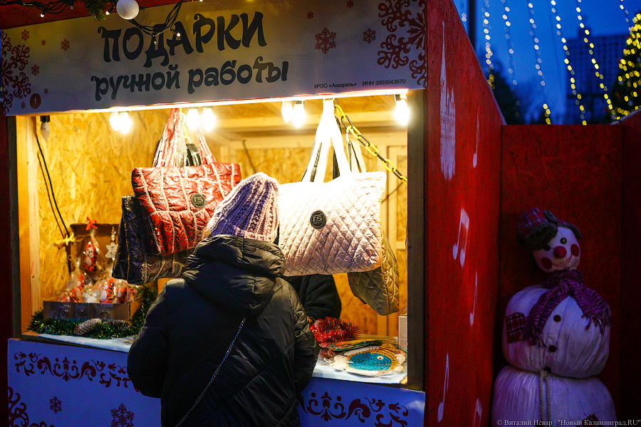 Девочки, записываемся на ободочки: в Калининграде открылась новогодняя ярмарка на острове Канта (фото)