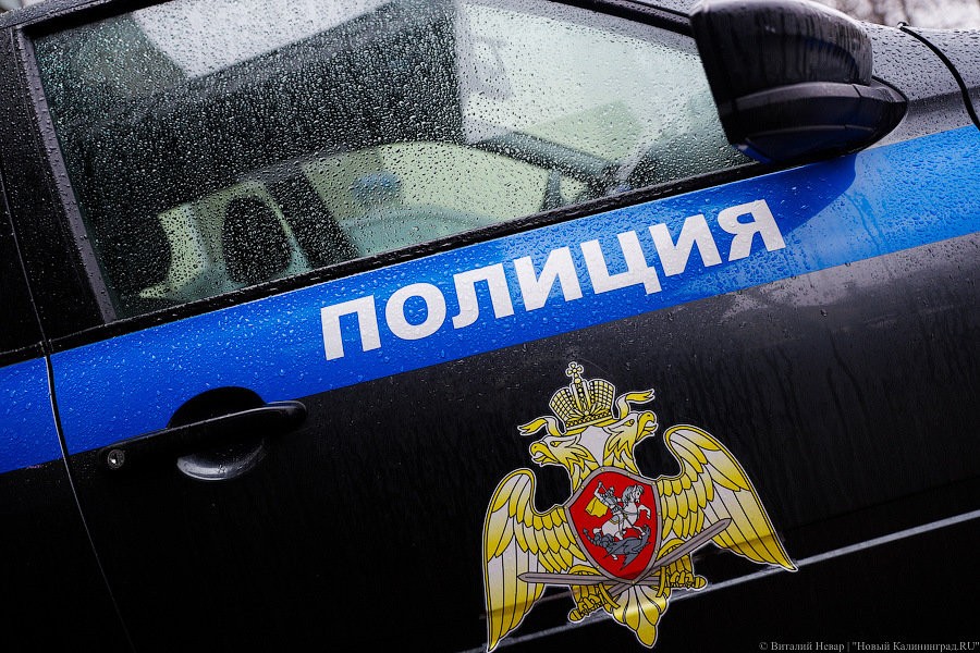 Калининградец проткнул колеса такси из-за спора о месте парковки