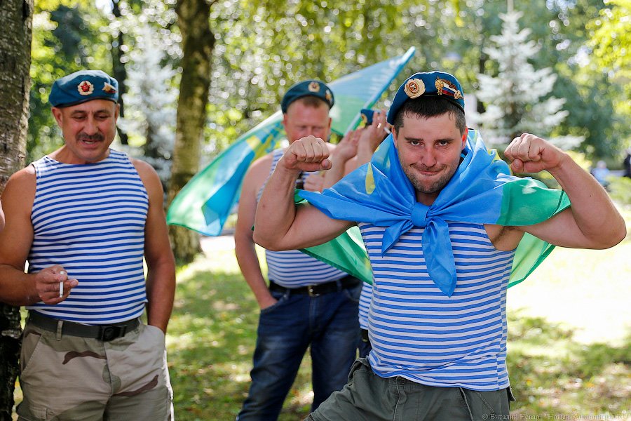 За ВДВ: в Калининграде почтили память погибших десантников