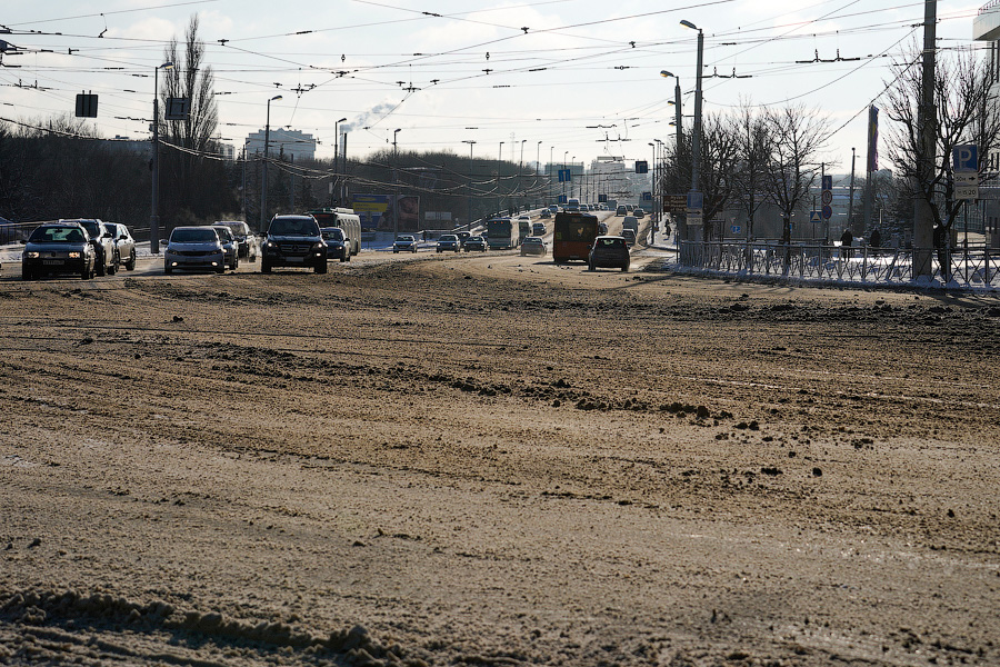 «Насладиться» зимой: во что превратились дороги в Калининграде после снегопада (фото)