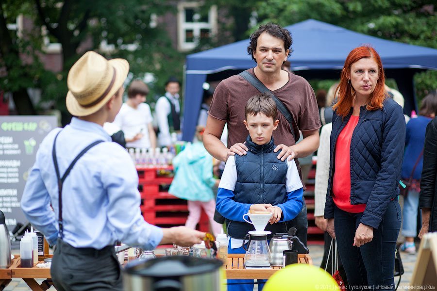 Голодные улицы: чем кормили калининградцев на День города