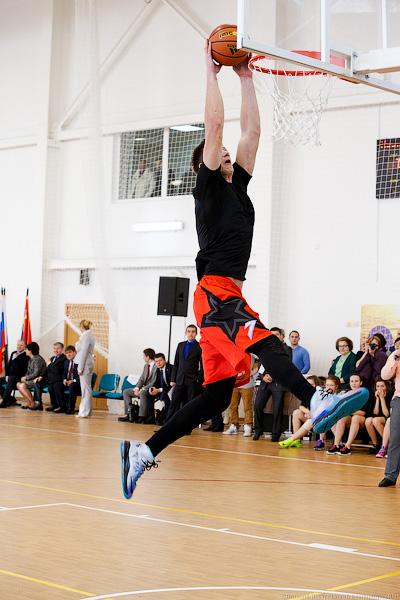 Чиновники против молодежи: как губернатор новый ФОК в Зеленоградске открывал