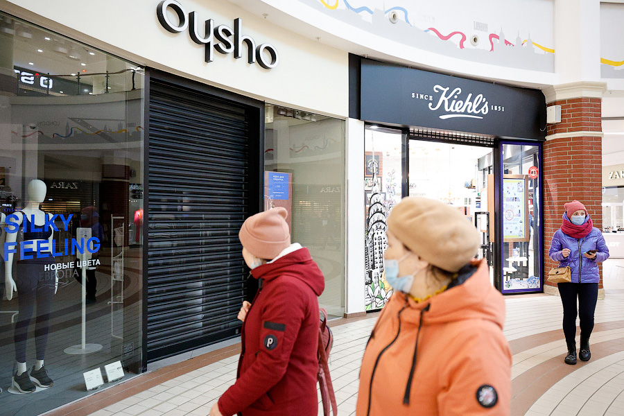 За железным занавесом: в «Европе» закрылись крупнейшие магазины одежды (фото)