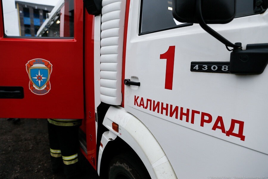 В Гурьевском округе ночью сгорели две машины