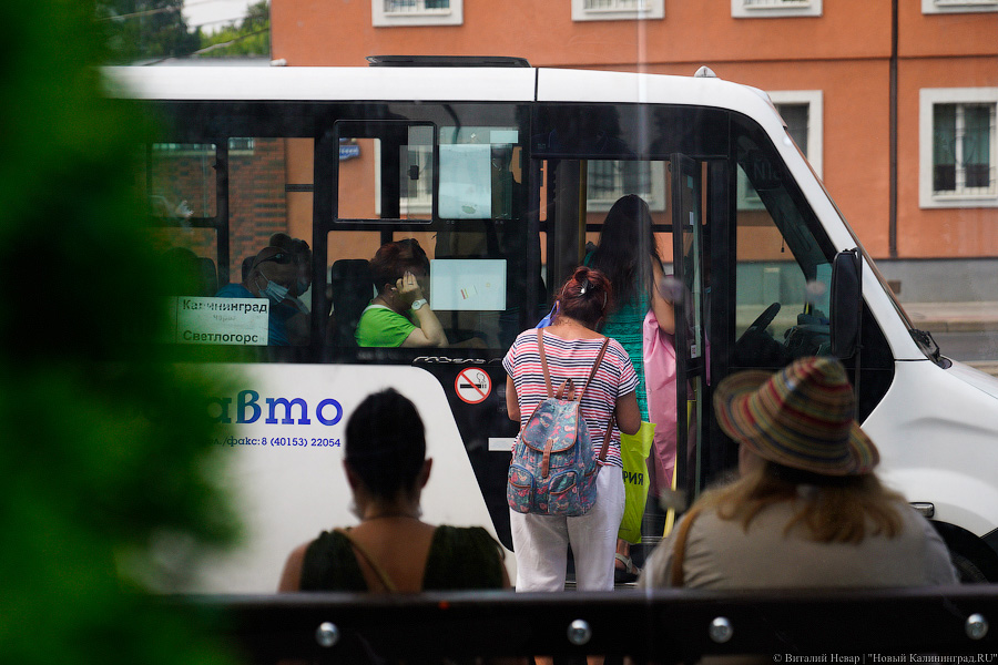 Не для слабаков: желающие уехать к морю штурмуют электрички и автобусы