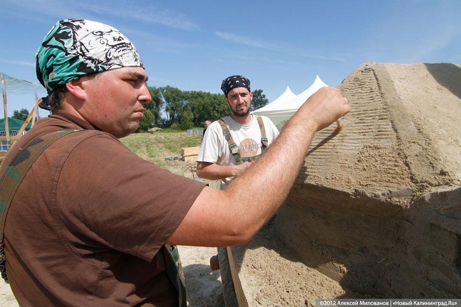«Замок из песка»: фоторепортаж с фестиваля песчаных скульптур