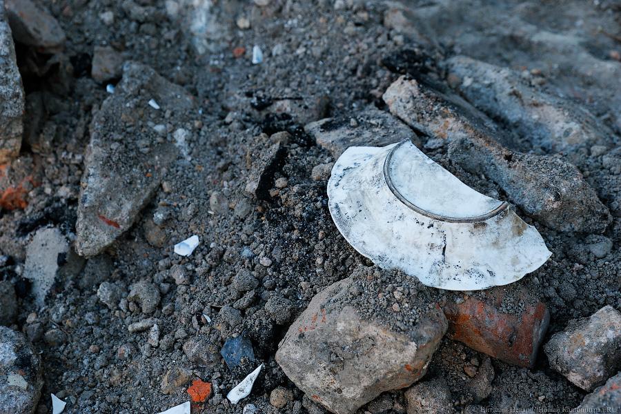 Ремонт на могиле: обнажившиеся останки на 9 Апреля спешат закатать в асфальт