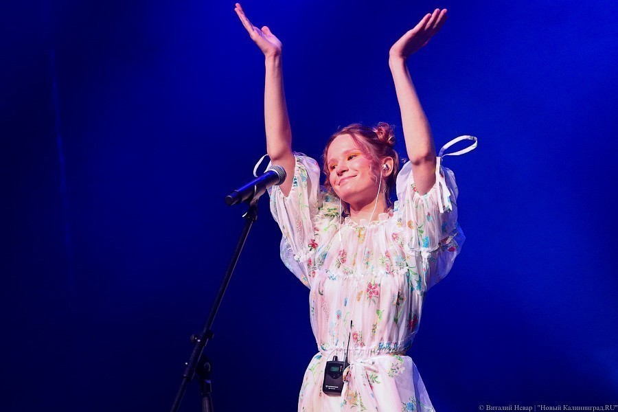 Пошумим за Тарковского: как прошёл концерт Монеточки за 100 рублей