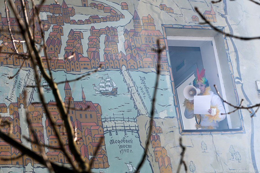 Дым, шум, колбаса: в Калининграде прошел День длинной колбасы