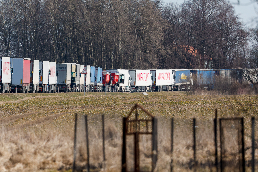 Очередь на границе с Литвой на выезд из региона уменьшилась до 230 грузовиков