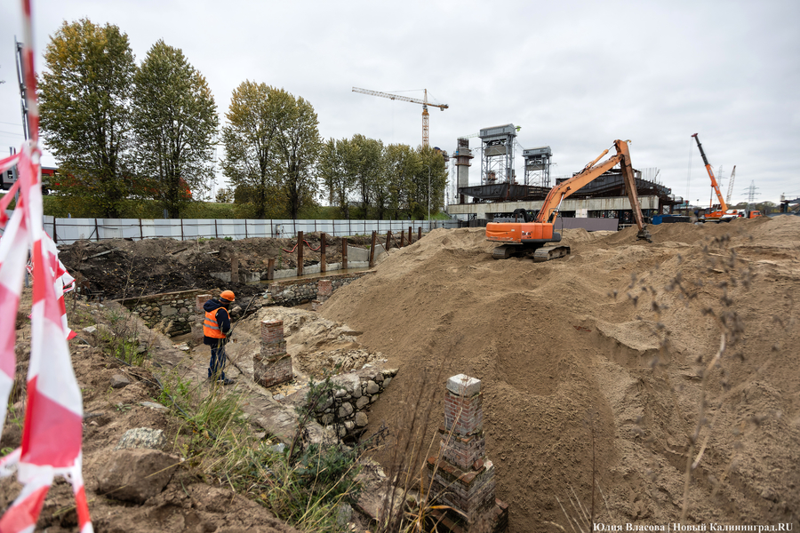 В Калининграде засыпали песком первую крепость Кенигсберга, раскопанную археологами (фото)