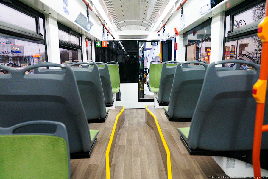 Летучий голландец: в Калининград привезли новый трамвай (фото)