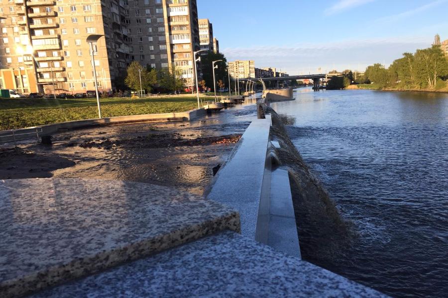 «Водоканал» не намерен отключать воду в домах в районе аварии на набережной Трибуца