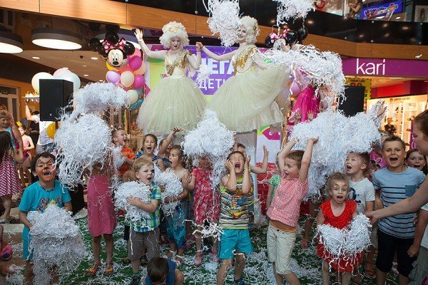 Игры, шопинг, зоопарк: как прошло открытие «Мега Дети»