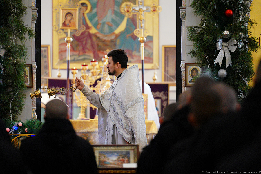 С ними Бог и Андреевский флаг: в Балтийске морпехи прошли крестным ходом к храму (фото)
