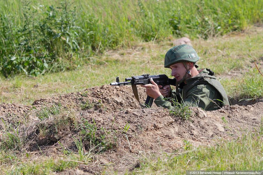 Полвека с морпехами: праздничные показательные выступления призывников 