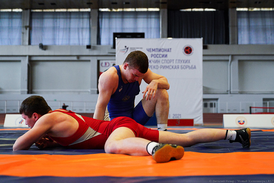 Крючки, узлы, обвивы: в Калининграде проходит чемпионат России по борьбе спорта глухих