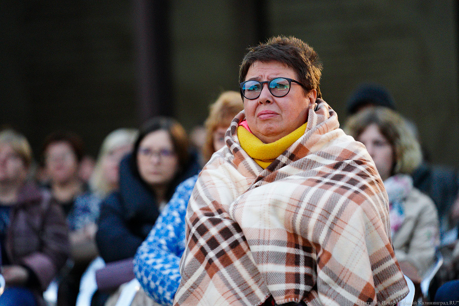 Любовь и жизнь: во Фридрихсбургских воротах выступила солистка Михайловского театра (фото)