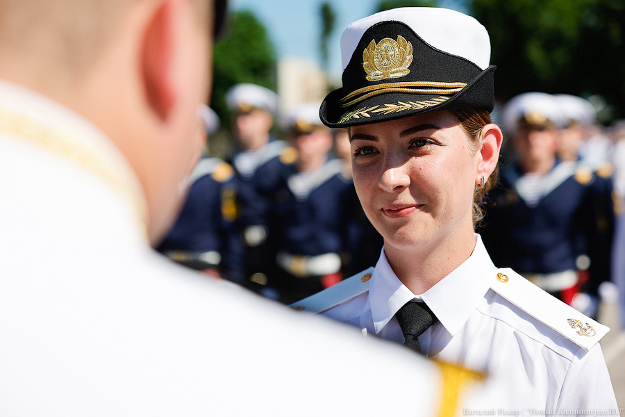 Погоны, кортики и женщины-офицеры: как прошел выпуск в БВМИ (фото)