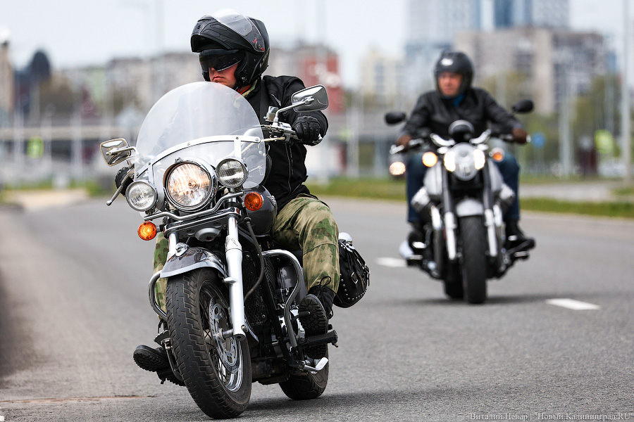 Дреды, шлемы и усы: в Калининграде официально стартовал мотосезон (фото)