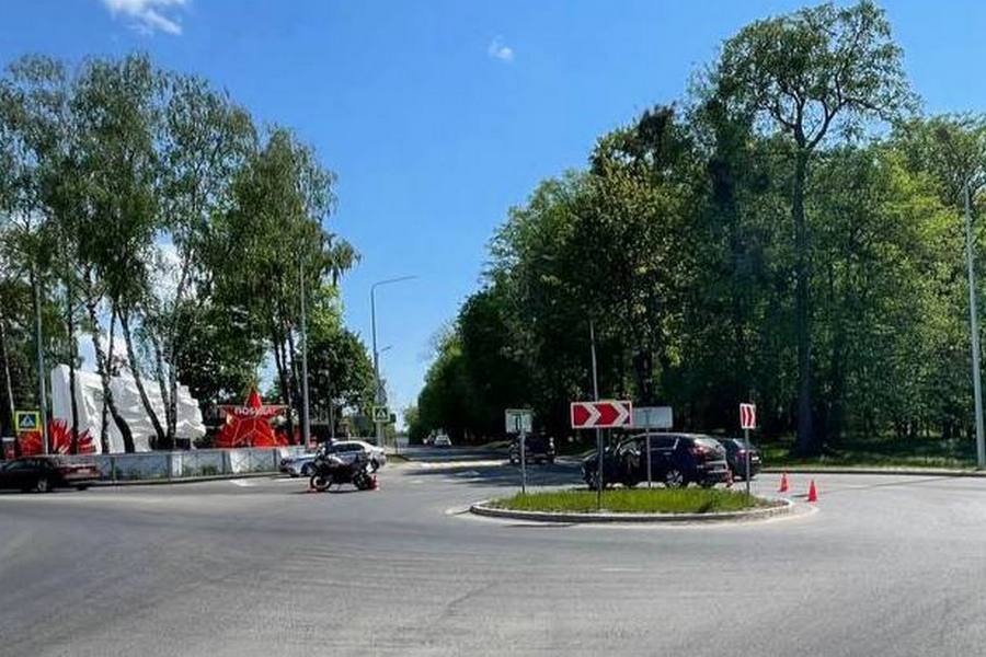 В Гурьевске сбили мотоциклиста на кольцевом перекрестке