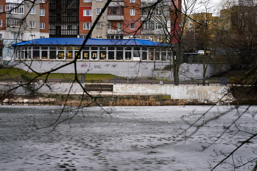 Обвалившаяся штукатурка и не только: благоустроенный за миллионы Нижний пруд после зимы