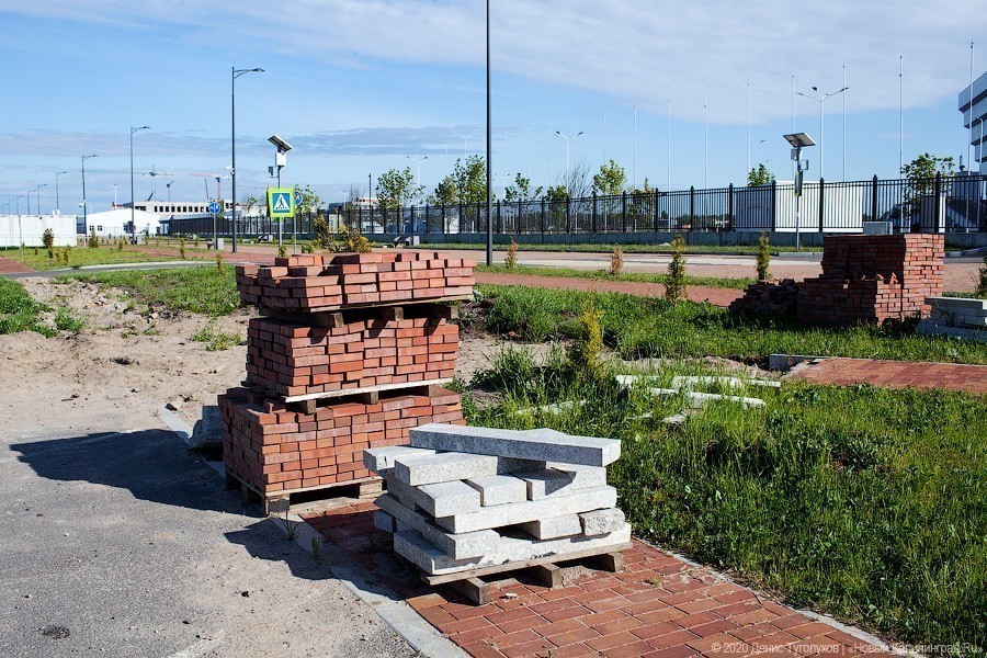 Днищем об асфальт: что происходит с Октябрьским островом спустя два года после ЧМ (фото)