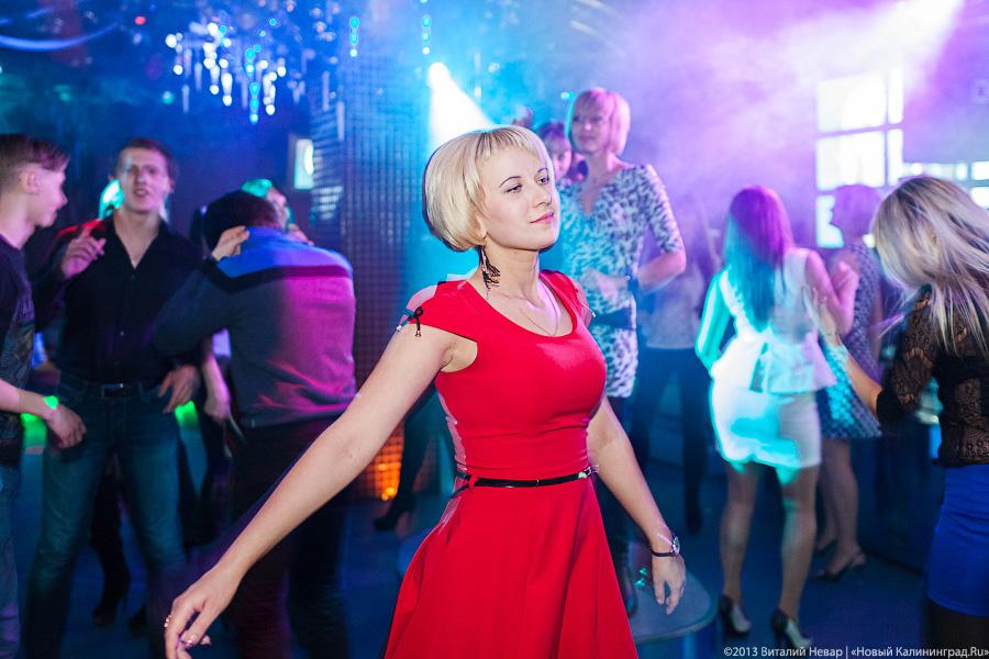 «В полный голос»: фоторепортаж с клубного концерта Алисы Гелисс