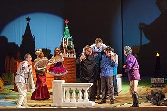 Драматический театр завершает сезон показом спектакля «К нам едет ревизор»