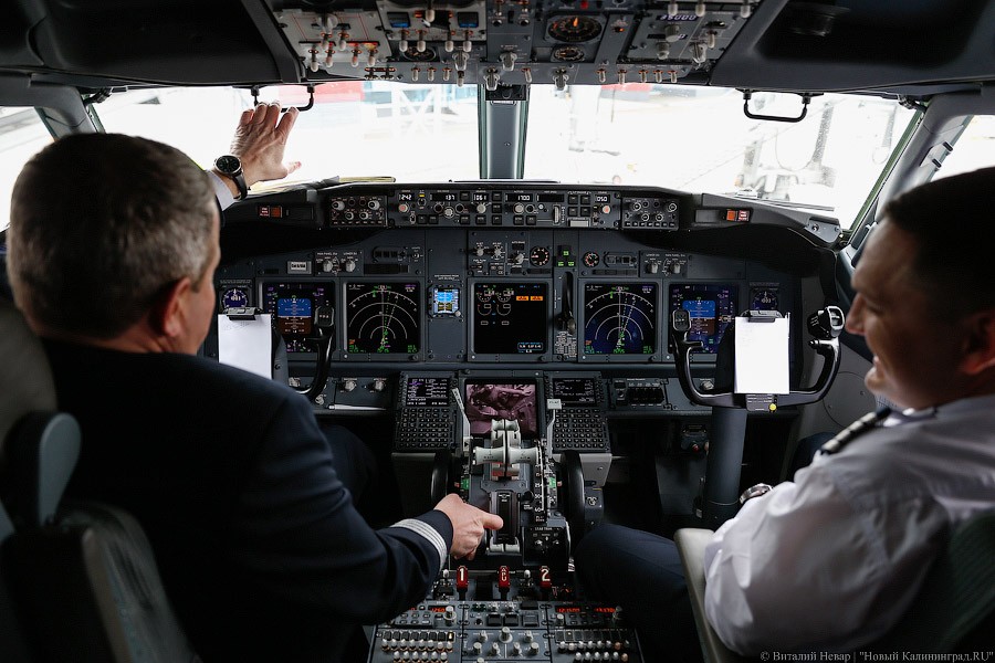 «Здравствуй, тезка»: в «Храброво» приземлился самолет «Калининград» (фото)