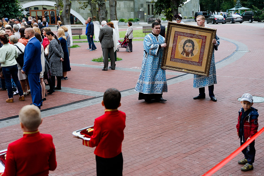 Патриарх и дети: в Калининграде освятили новый корпус православной гимназии 