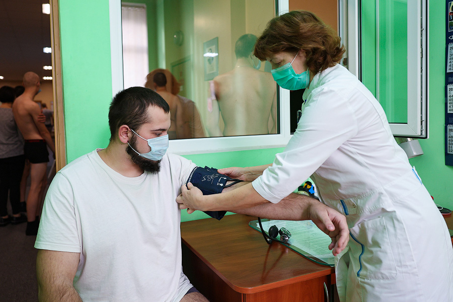 Срочный ноябрь: в Калининградской области первых призывников отправляют в части (фото)