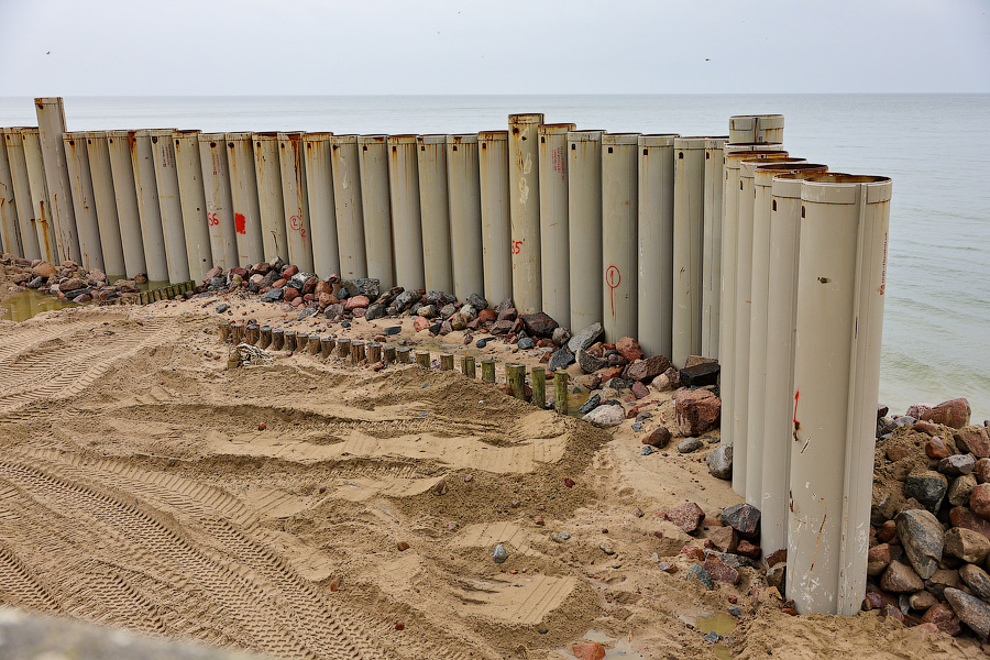 Вода, сваи, буны: что происходит в Светлогорске, где реконструируют старый променад (фото)