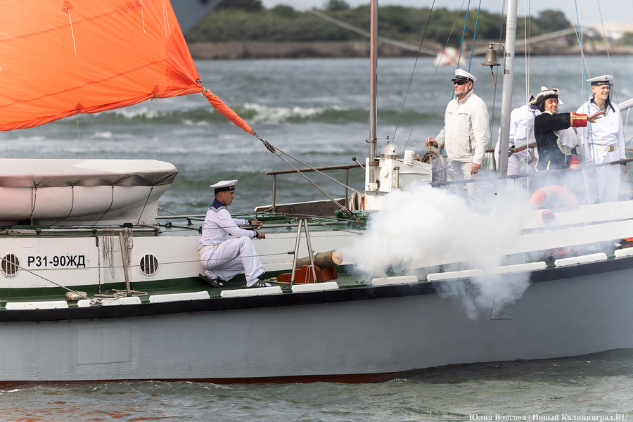 День ВМФ в Балтийске: как прошел парад кораблей Балтфлота (фото)