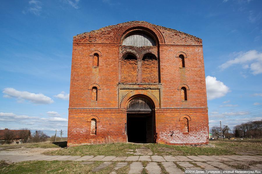 Нам на небо: кирха, построенная по инициативе прусского короля, превратилась в склад химикатов