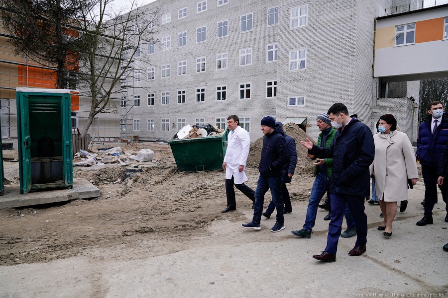 24 марта: облвласти проинспектировали ход реконструкции комплекса зданий ДОБ