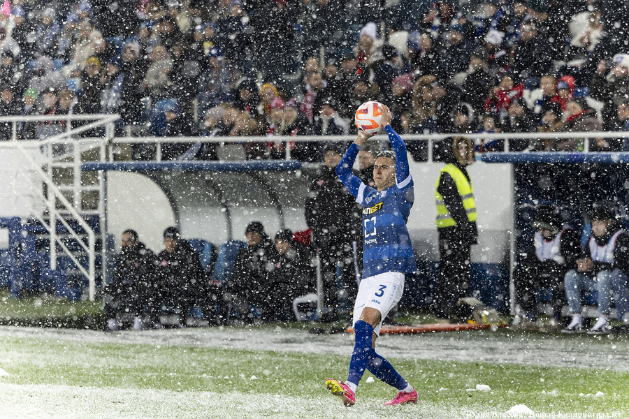 «Не футбол, а регби»: снежный матч «Балтика» — «Спартак» в фотографиях