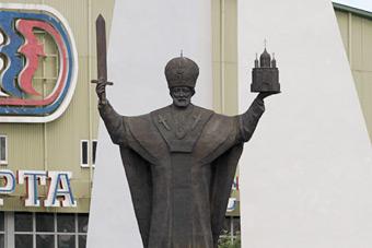 Власти предлагают запретить большие рекламные щиты около памятников