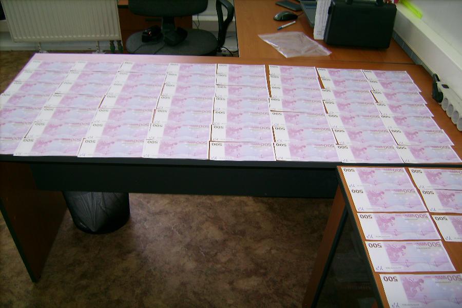 Калининградские таможенники задержали граждан Казахстана со $105 тыс наличными