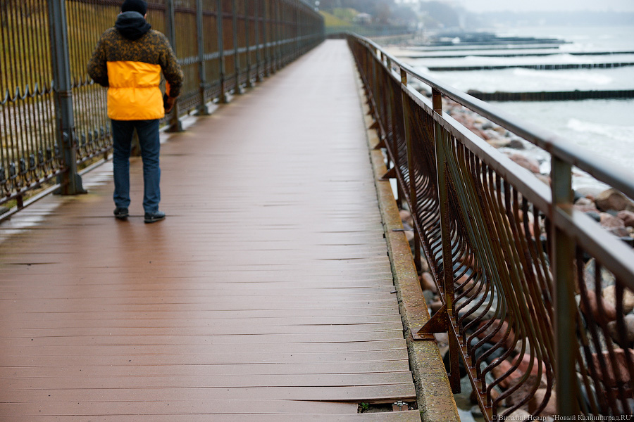 Тройной удар: состояние променада в Пионерском ухудшилось после зимних штормов (фото)
