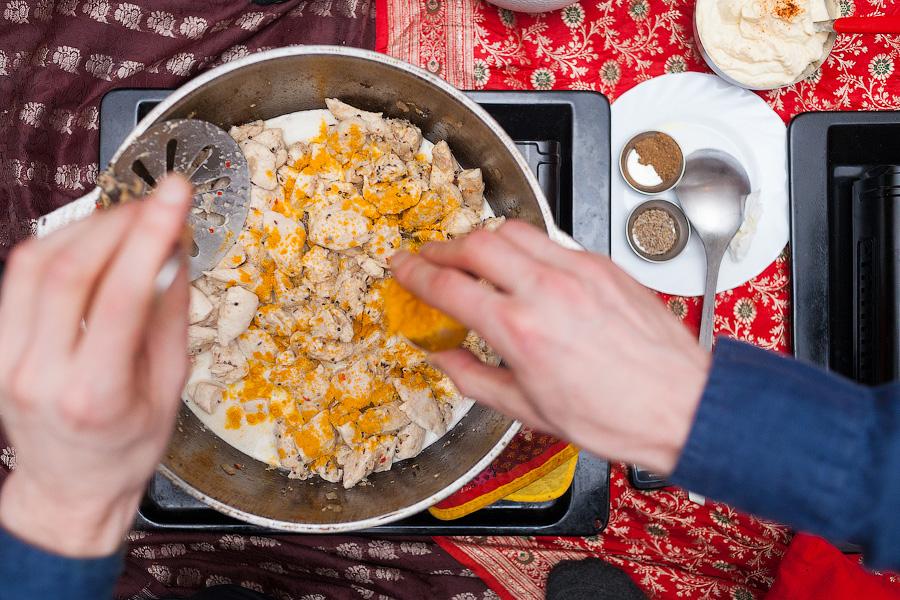 Курица карри и вегетарианский омлет: индийские блюда на «Открытой кухне»