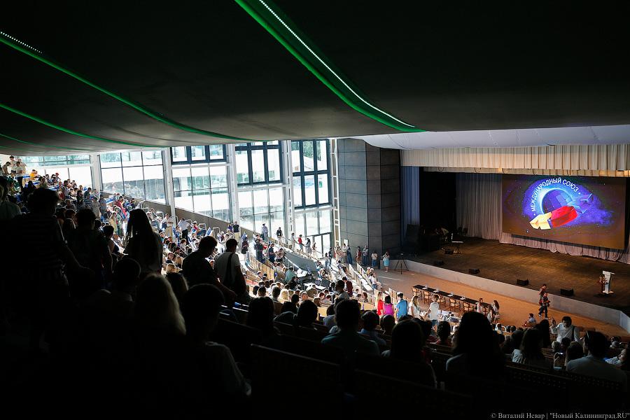 «Разве можно наспех?»: как в светлогорском Театре эстрады впервые провели КВН