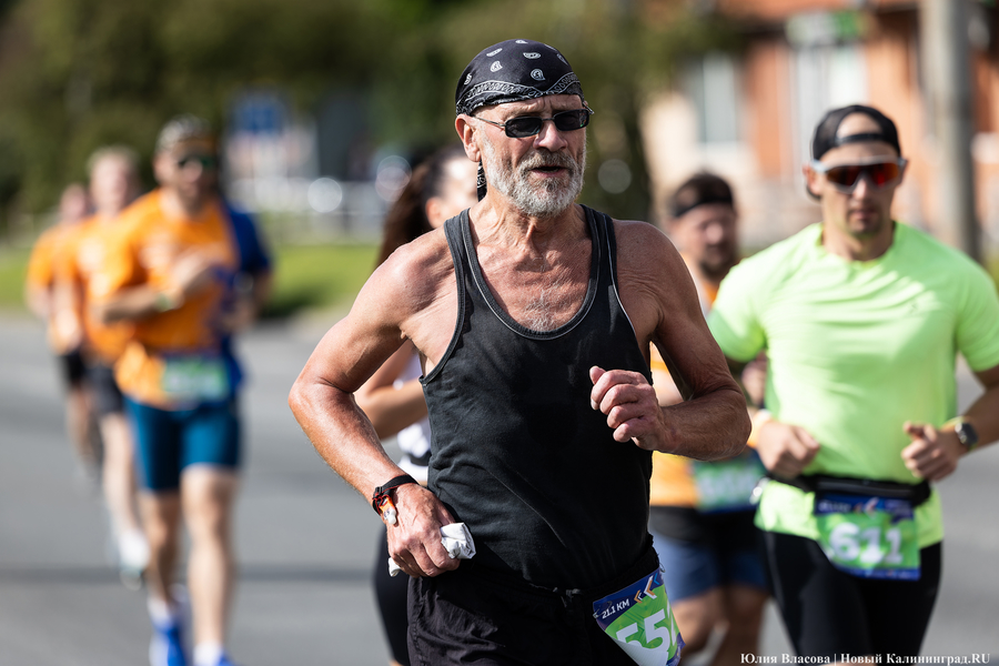Перекрыть и побегать: марафонцы собрали медали и гнев автомобилистов Калининграда (фото)