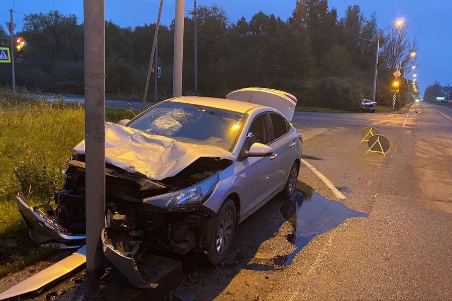 На Дзержинского водитель-нарушитель на перекрестке спровоцировал ДТП с пострадавшим (фото)