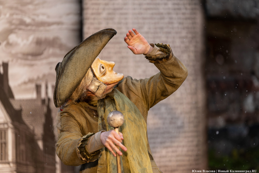 Не кантовать: в башне «Врангель» сыграли спектакль про Канта