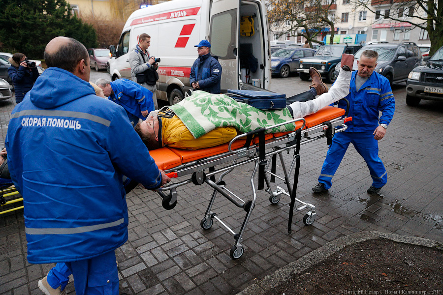Изображая жертву: актеры драмтеатра «подыграли» пожарным на учениях (фото)