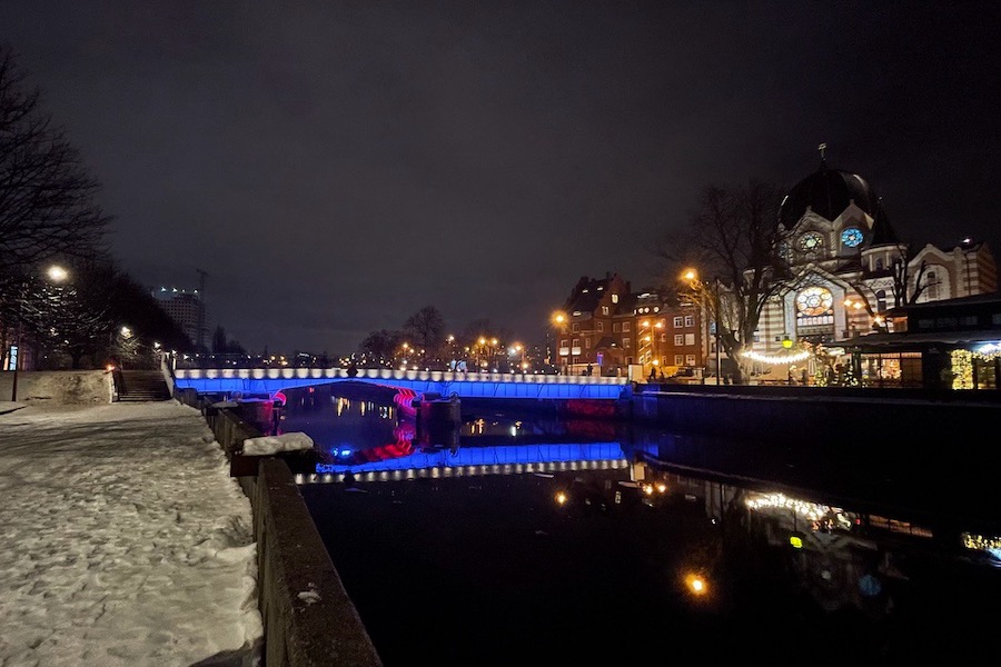 На Медовом мосту протестировали архитектурную подсветку за 16 млн рублей (фото)