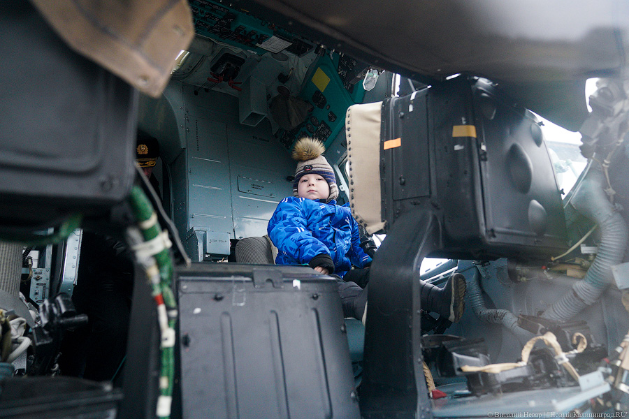 Полет в подарок: летчики Балтфлота исполнили мечту тяжелобольного 6-летнего мальчика