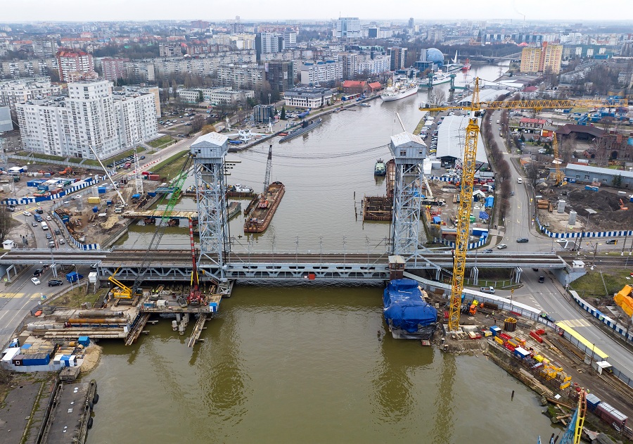 В Калининграде начали строить башни-опоры дублера двухъярусного моста