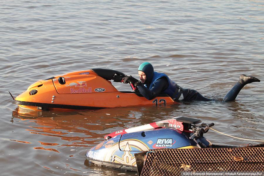 «Конец в воду»: фоторепортаж с закрытия аквабайк-сезона на Преголе
